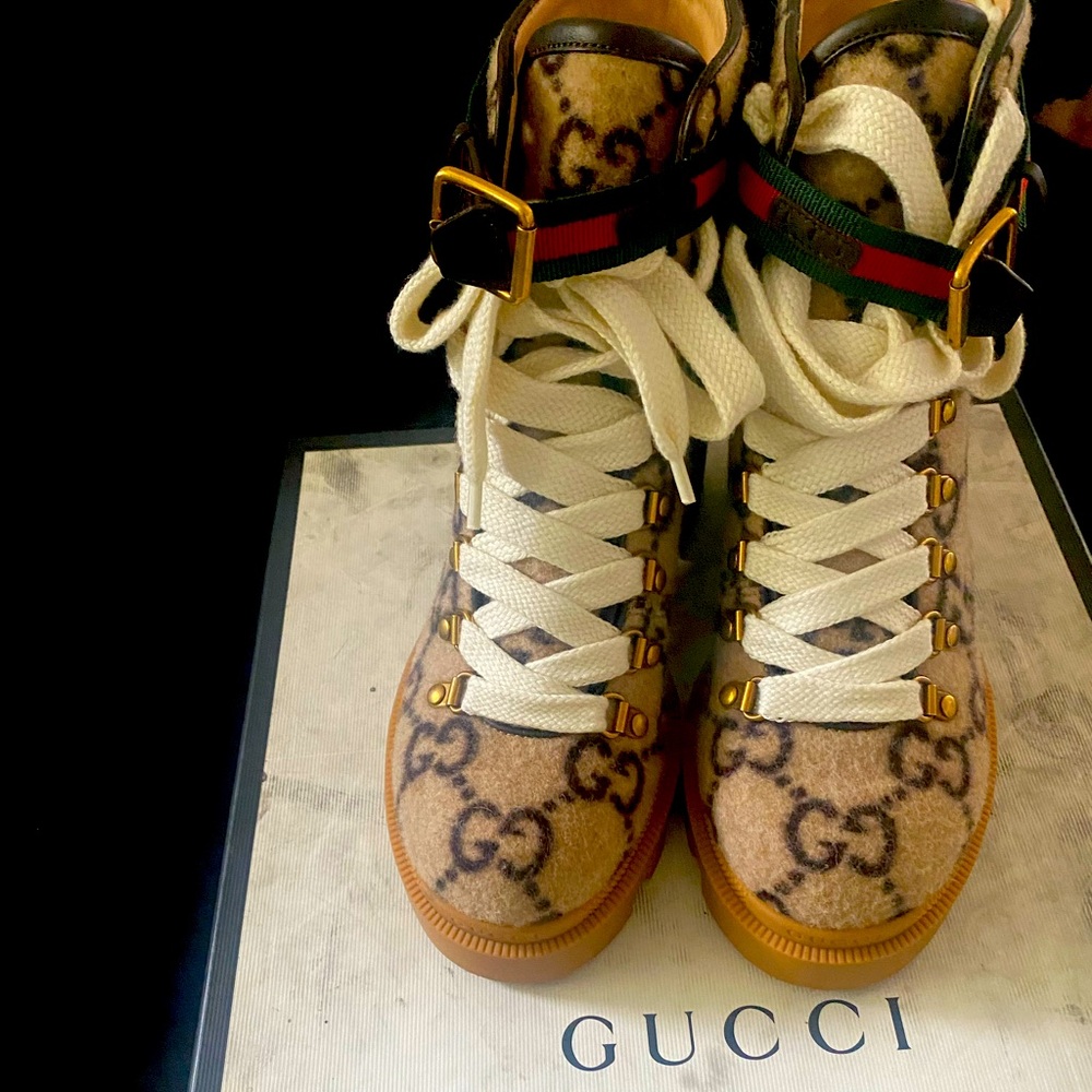 Slightly loved Gucci Boots looking for a loving home 💚💚